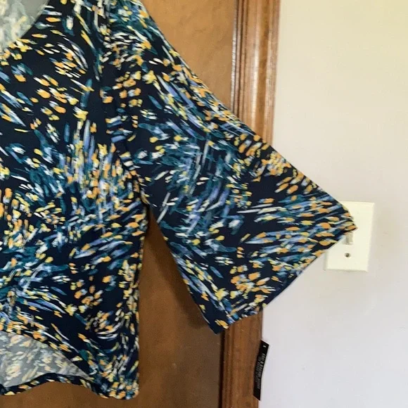 Zac & Rachel top abstract print w stretch & tie detail at hemline boho casual 2X - Picture 5 of 17